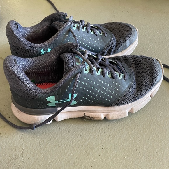 Women’s Under Armour Sneakers (no inserts) - Picture 2 of 5